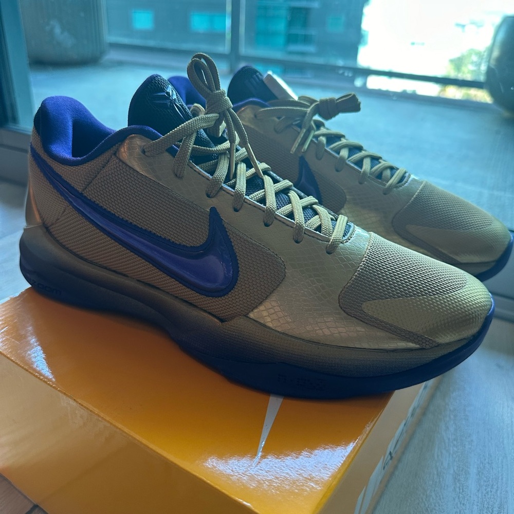 Nike Kobe V Protro / Undefeated metallic gold sneakers / new / never worn w box